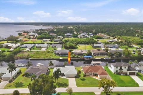 Villa ou maison à vendre à Port Charlotte, Floride: 3 chambres, 176.42 m2 № 2324224 - photo 4