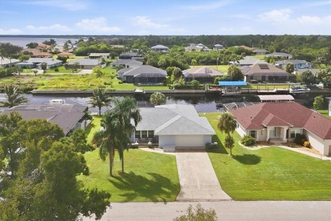 Villa ou maison à vendre à Port Charlotte, Floride: 3 chambres, 176.42 m2 № 2324224 - photo 6