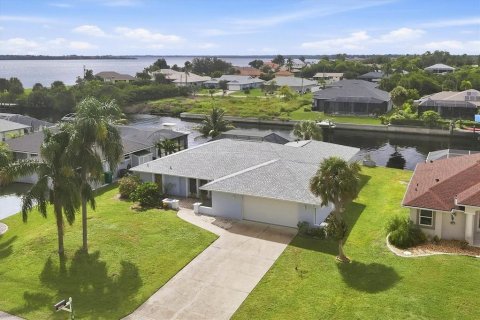Villa ou maison à Port Charlotte, Floride 3 chambres, 176.42 m2 № 2324224