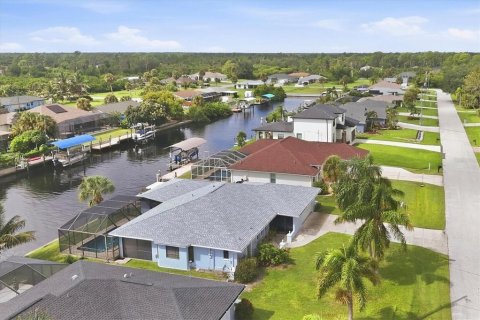 Villa ou maison à vendre à Port Charlotte, Floride: 3 chambres, 176.42 m2 № 2324224 - photo 5