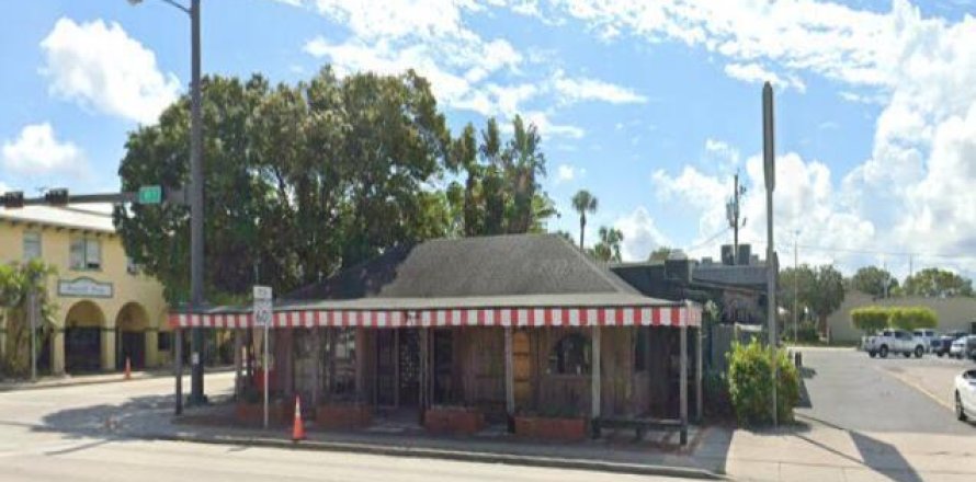 Shop in Vero Beach, Florida № 489382