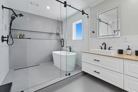 Купить виллу или дом в Уэстон, Флорида 5 спален, 317.35м2, № 1956020 - фото 24