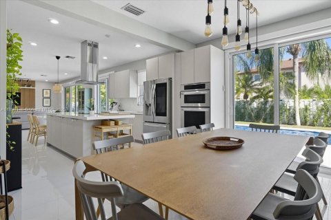 Купить виллу или дом в Уэстон, Флорида 5 спален, 317.35м2, № 1956020 - фото 13