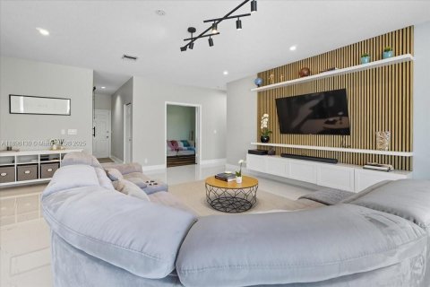 Купить виллу или дом в Уэстон, Флорида 5 спален, 317.35м2, № 1956020 - фото 8