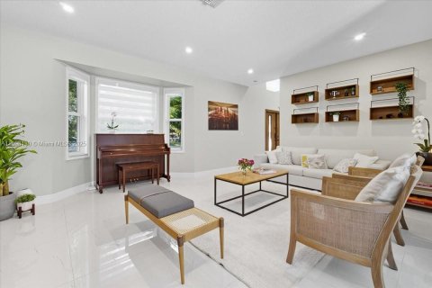 Купить виллу или дом в Уэстон, Флорида 5 спален, 317.35м2, № 1956020 - фото 12