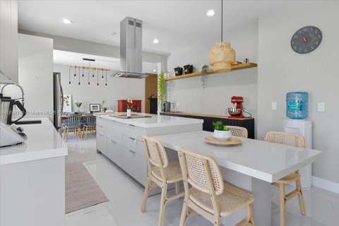 Купить виллу или дом в Уэстон, Флорида 5 спален, 317.35м2, № 1956020 - фото 6