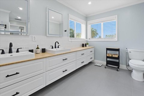 Купить виллу или дом в Уэстон, Флорида 5 спален, 317.35м2, № 1956020 - фото 25