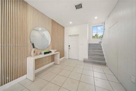 Touwnhouse à louer à Miami, Floride: 3 chambres, 143.44 m2 № 2282936 - photo 2