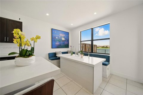 Touwnhouse à louer à Miami, Floride: 3 chambres, 143.44 m2 № 2282936 - photo 8