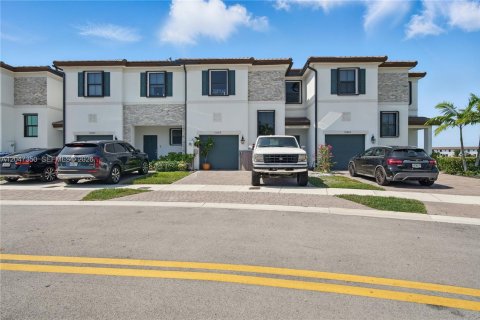Touwnhouse à louer à Miami, Floride: 3 chambres, 143.44 m2 № 2282936 - photo 16