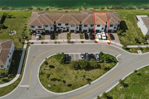 Touwnhouse à louer à Miami, Floride: 3 chambres, 143.44 m2 № 2282936 - photo 18