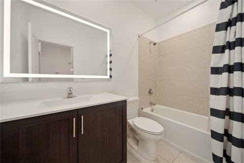 Touwnhouse à louer à Miami, Floride: 3 chambres, 143.44 m2 № 2282936 - photo 11