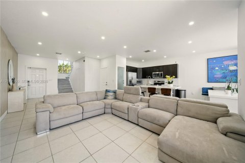 Touwnhouse à louer à Miami, Floride: 3 chambres, 143.44 m2 № 2282936 - photo 3