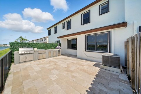 Touwnhouse à louer à Miami, Floride: 3 chambres, 143.44 m2 № 2282936 - photo 14