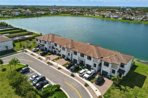 Touwnhouse à louer à Miami, Floride: 3 chambres, 143.44 m2 № 2282936 - photo 19