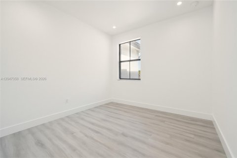 Touwnhouse à louer à Miami, Floride: 3 chambres, 143.44 m2 № 2282936 - photo 12
