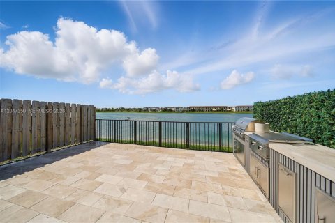Touwnhouse à louer à Miami, Floride: 3 chambres, 143.44 m2 № 2282936 - photo 15