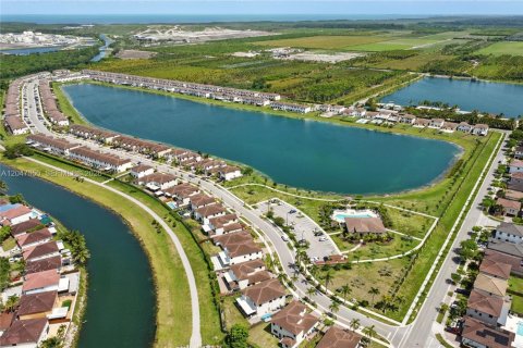 Touwnhouse à louer à Miami, Floride: 3 chambres, 143.44 m2 № 2282936 - photo 28