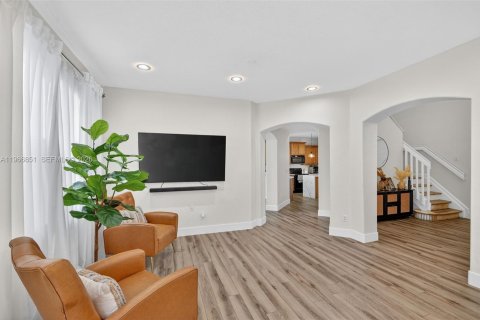 Снять в аренду виллу или дом в Лейк-Уорт, Флорида 5 спален, 250.46м2, № 2028381 - фото 11