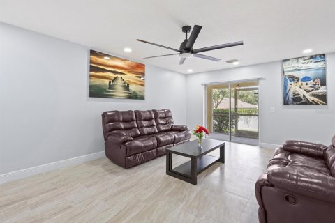 Adosado en venta en Valrico, Florida, 2 dormitorios, 144.93 m2 № 1886818 - foto 5