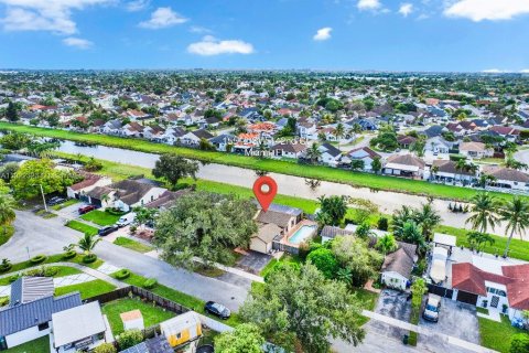 House in Miami, Florida 4 bedrooms, 147.53 sq.m. № 1977062 - photo 9