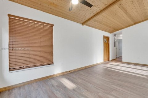 House in Miami, Florida 4 bedrooms, 147.53 sq.m. № 1977062 - photo 24