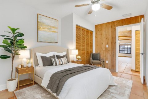 House in Miami, Florida 4 bedrooms, 147.53 sq.m. № 1977062 - photo 15