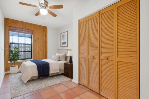 House in Miami, Florida 4 bedrooms, 147.53 sq.m. № 1977062 - photo 14