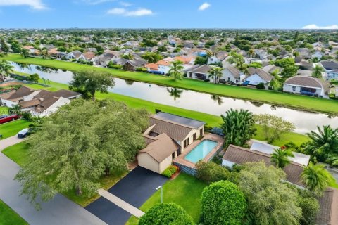 House in Miami, Florida 4 bedrooms, 147.53 sq.m. № 1977062 - photo 2