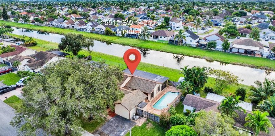 House in Miami, Florida 4 bedrooms, 147.53 sq.m. № 1977062