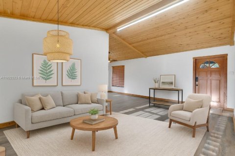 House in Miami, Florida 4 bedrooms, 147.53 sq.m. № 1977062 - photo 20