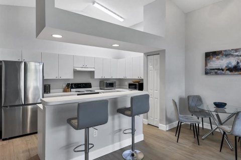 Condominio en alquiler en Sarasota, Florida, 2 dormitorios, 98.85 m2 № 2103362 - foto 11