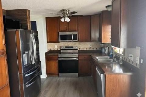 House in Bradenton, Florida 4 bedrooms, 150.13 sq.m. № 2410117 - photo 4