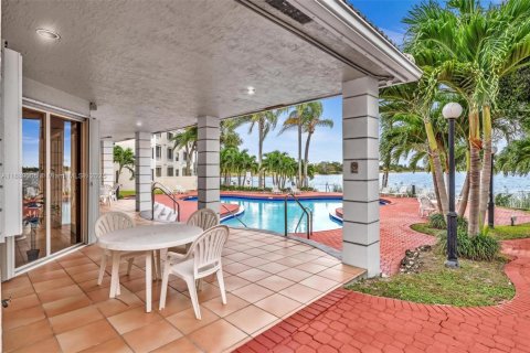 Condominio en alquiler en Oakland Park, Florida, 1 dormitorio, 78.41 m2 № 1938890 - foto 16