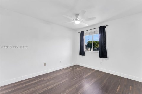 Touwnhouse à louer à Homestead, Floride: 4 chambres, 171.5 m2 № 1976939 - photo 18