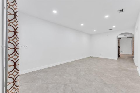 Touwnhouse à louer à Homestead, Floride: 4 chambres, 171.5 m2 № 1976939 - photo 3