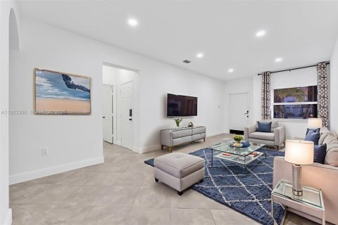 Touwnhouse à louer à Homestead, Floride: 4 chambres, 171.5 m2 № 1976939 - photo 5