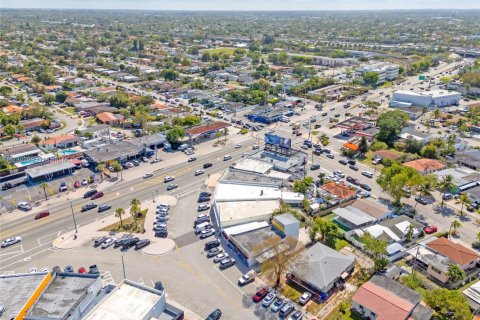 Купить коммерческую недвижимость в Майами, Флорида № 1708639 - фото 26