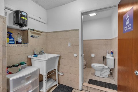 Купить коммерческую недвижимость в Майами, Флорида № 1708639 - фото 16