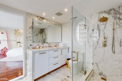 Condominio en venta en Bal Harbour, Florida, 4 dormitorios, 306.58 m2 № 2034760 - foto 27