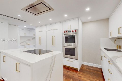 Condominio en venta en Bal Harbour, Florida, 4 dormitorios, 306.58 m2 № 2034760 - foto 11