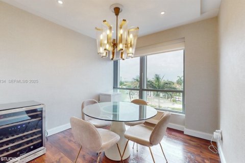 Condominio en venta en Bal Harbour, Florida, 4 dormitorios, 306.58 m2 № 2034760 - foto 14