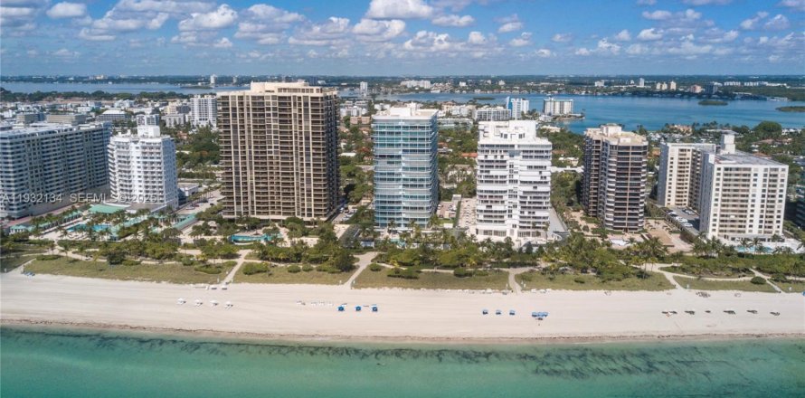 Condominio en Bal Harbour, Florida, 4 dormitorios  № 2034760