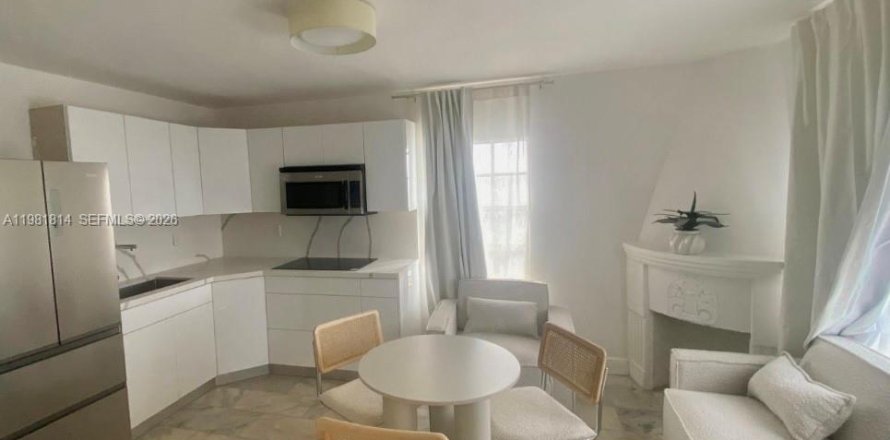 Condominio en Miami Beach, Florida, 1 dormitorio  № 2080141