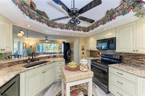 House in Port Charlotte, Florida 3 bedrooms, 154.68 sq.m. № 2157763 - photo 18