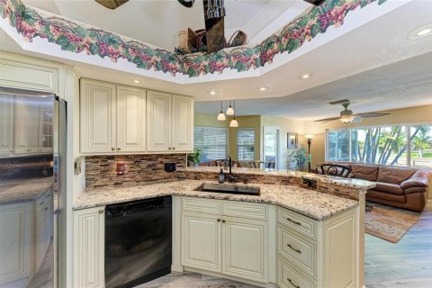 House in Port Charlotte, Florida 3 bedrooms, 154.68 sq.m. № 2157763 - photo 25