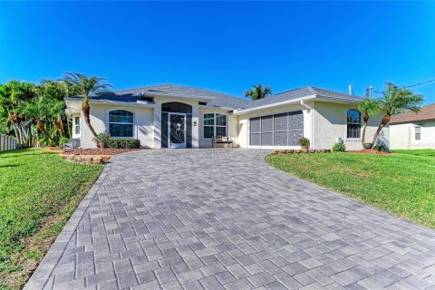 House in Port Charlotte, Florida 3 bedrooms, 154.68 sq.m. № 2157763 - photo 8