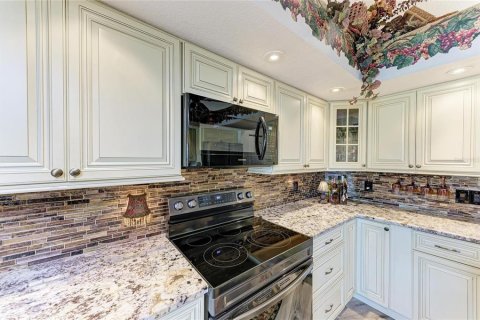 House in Port Charlotte, Florida 3 bedrooms, 154.68 sq.m. № 2157763 - photo 21