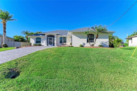 House in Port Charlotte, Florida 3 bedrooms, 154.68 sq.m. № 2157763 - photo 3