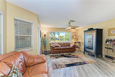 House in Port Charlotte, Florida 3 bedrooms, 154.68 sq.m. № 2157763 - photo 26